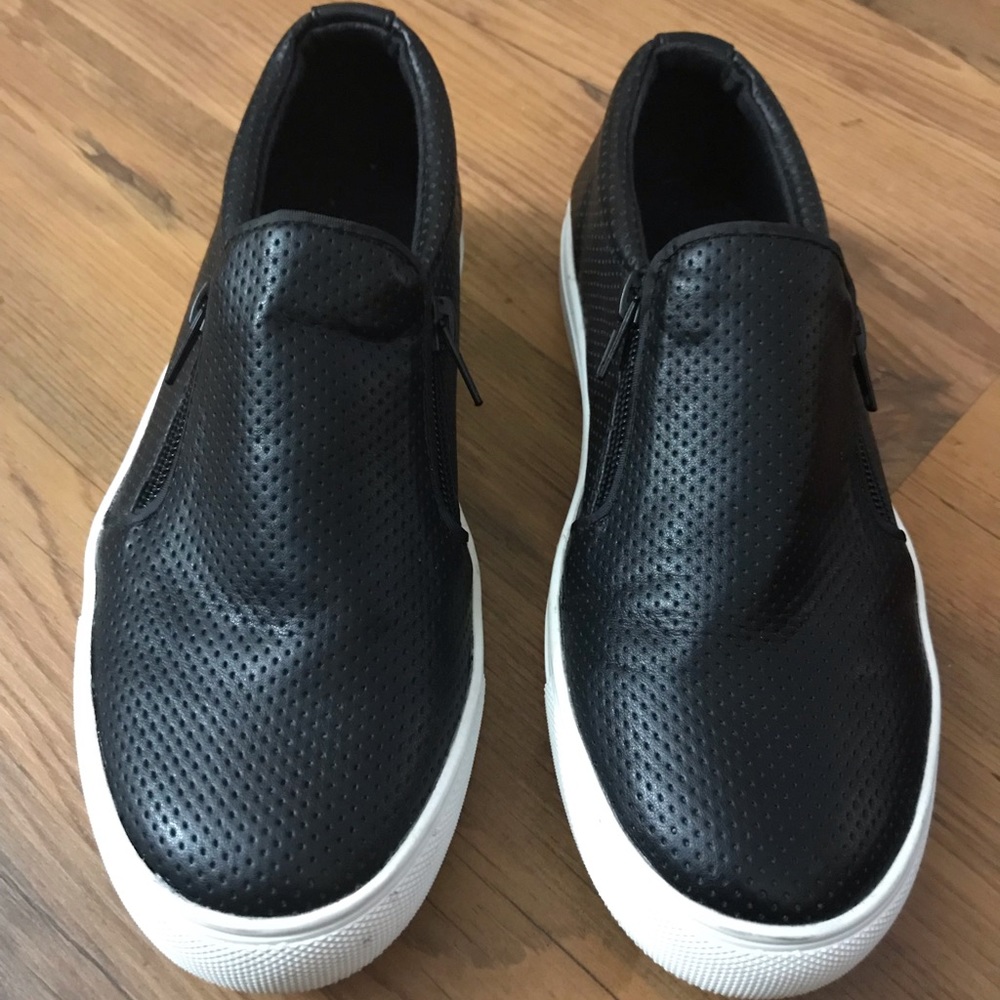 Report women’s shoe